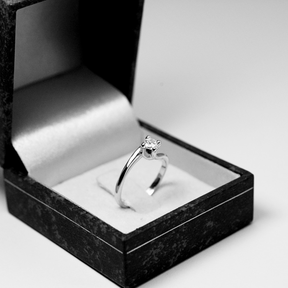 Anello-Solitario-Valentino-025-carati-E-VVS115
