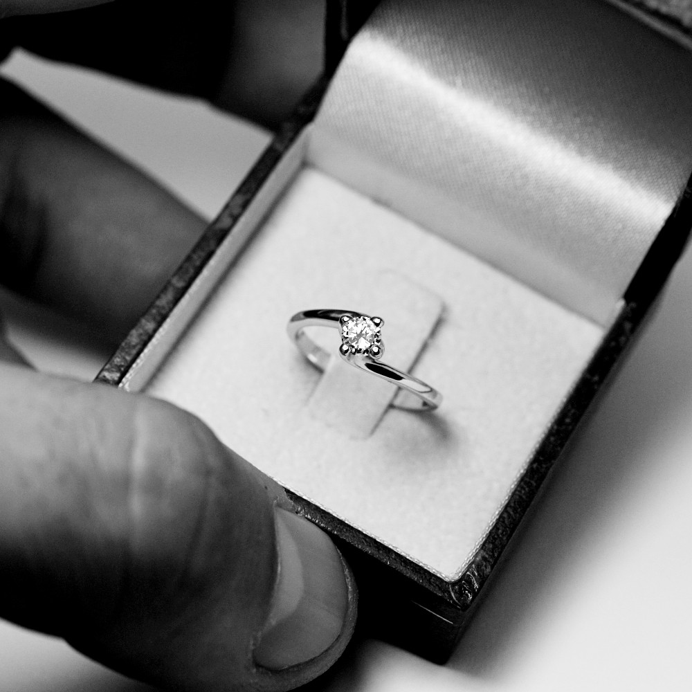 Anello-Solitario-Valentino-025-carati-E-VVS117
