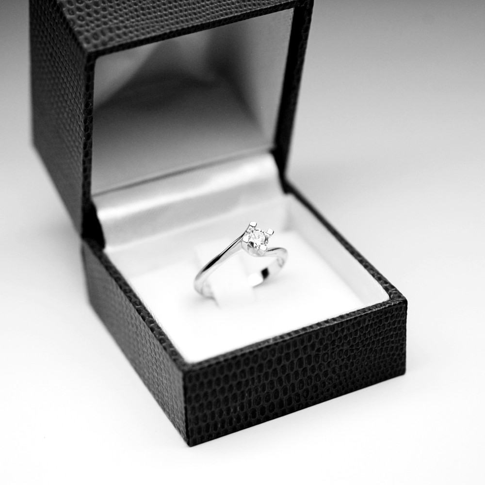 Solitario-Valentino-025-carati-F-VVS1-regalo