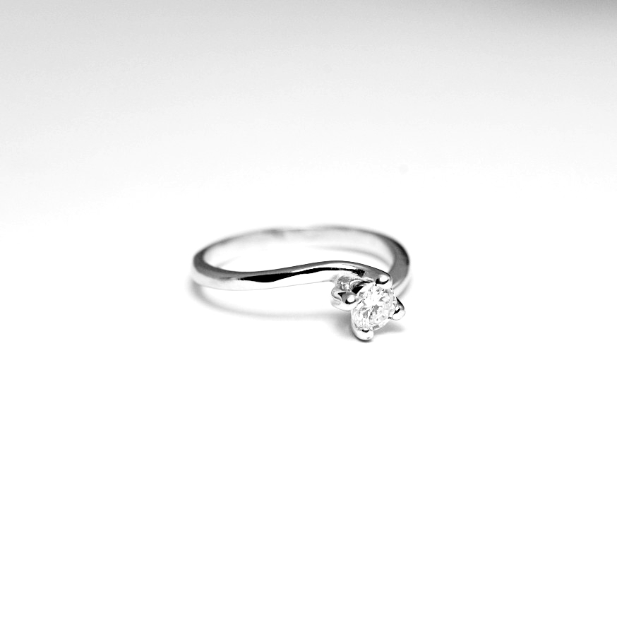 anello-solitario-valentino-0-20-carati-colore-d-purezza-vvs1-1_2