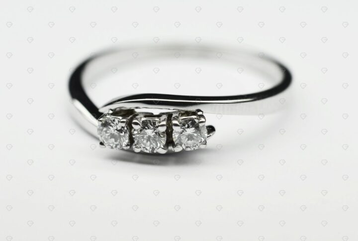 Anello-Delfino-3-Diamanti-F-VS1