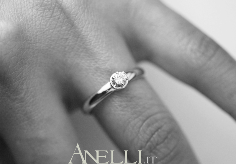 Anello Solitario 0,18 carati F-VVS1-2 Anello Solitario 0,18 carati F-VVS1-2