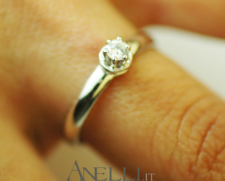 Anello Solitario 0,18 carati F-VVS1-3 Anello Solitario 0,18 carati F-VVS1-3