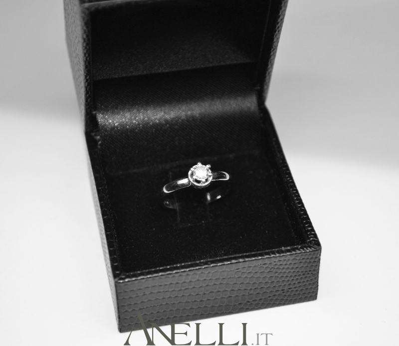 Anello Solitario 0,18 carati F-VVS1-5 Anello Solitario 0,18 carati F-VVS1-5