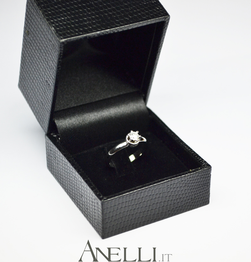 Anello Solitario 0,18 carati F-VVS1-6 Anello Solitario 0,18 carati F-VVS1-6