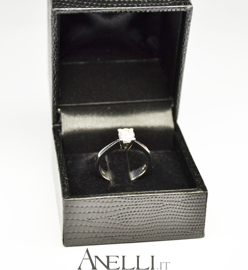 Anello Solitario 0,40 Carati E-VVS1-2 Anello Solitario 0,40 Carati E-VVS1-2