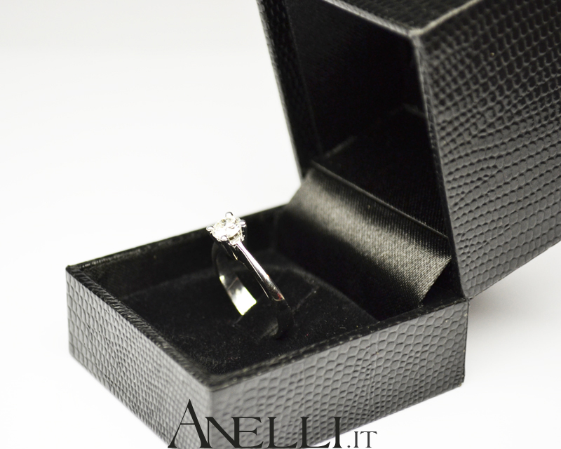 Anello Solitario 0,40 Carati E-VVS1-3 Anello Solitario 0,40 Carati E-VVS1-3