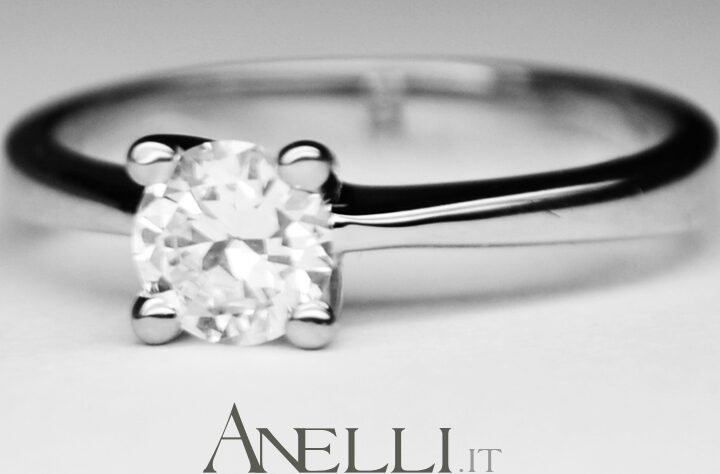 Anello Solitario 0,40 Carati E-VVS1