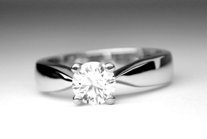 Anello Solitario 1 Carato D-VS1 GIA America