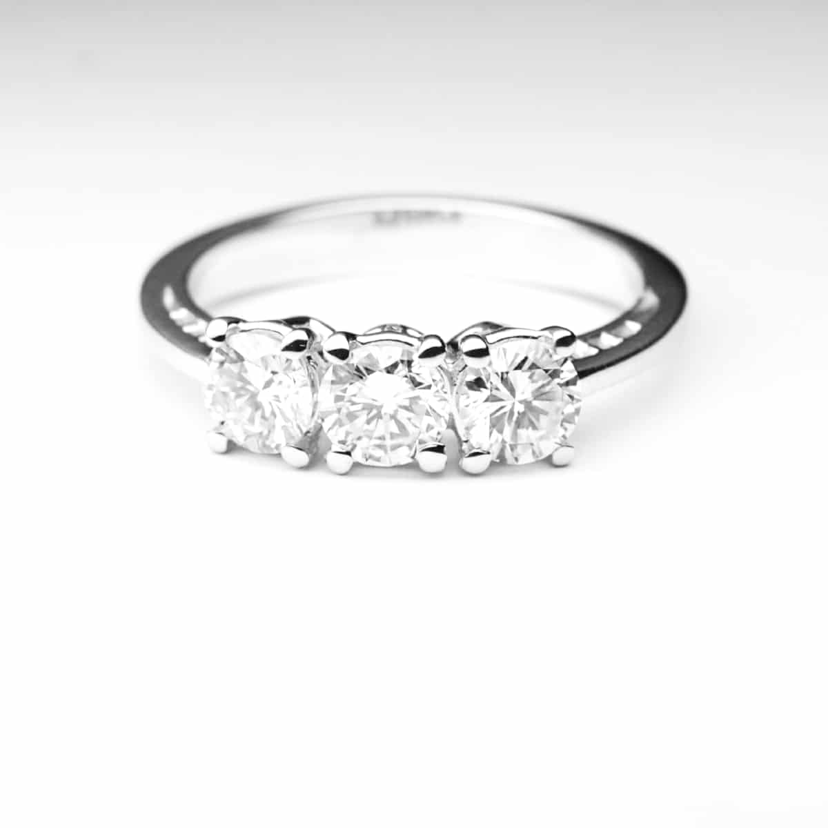 Anello Trilogy 1 Carato F-VS1 GIA Anello Trilogy 1 Carato F-VS1 GIA