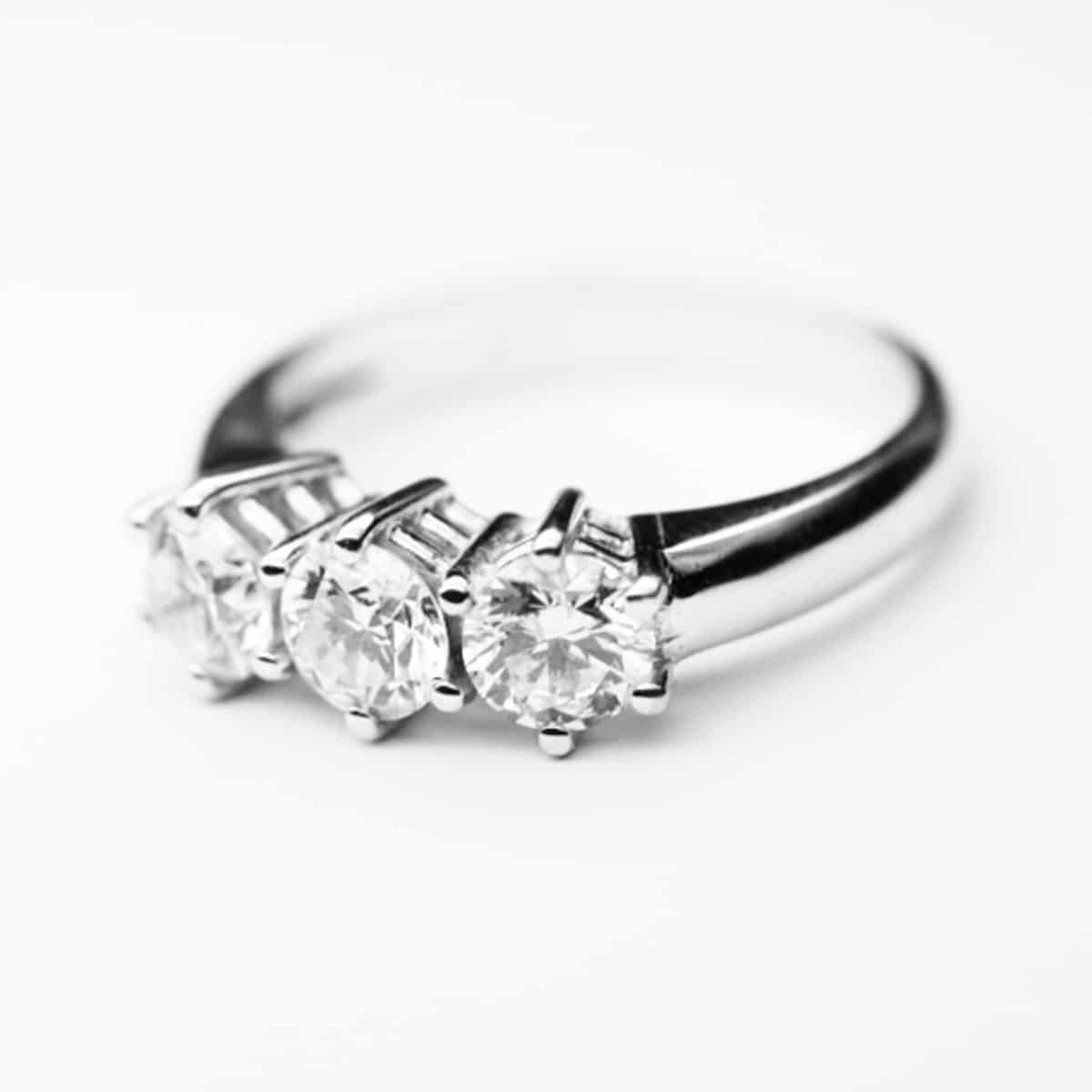 Anello Trilogy 1,35 carati (Colore F – Purezza VVS1)