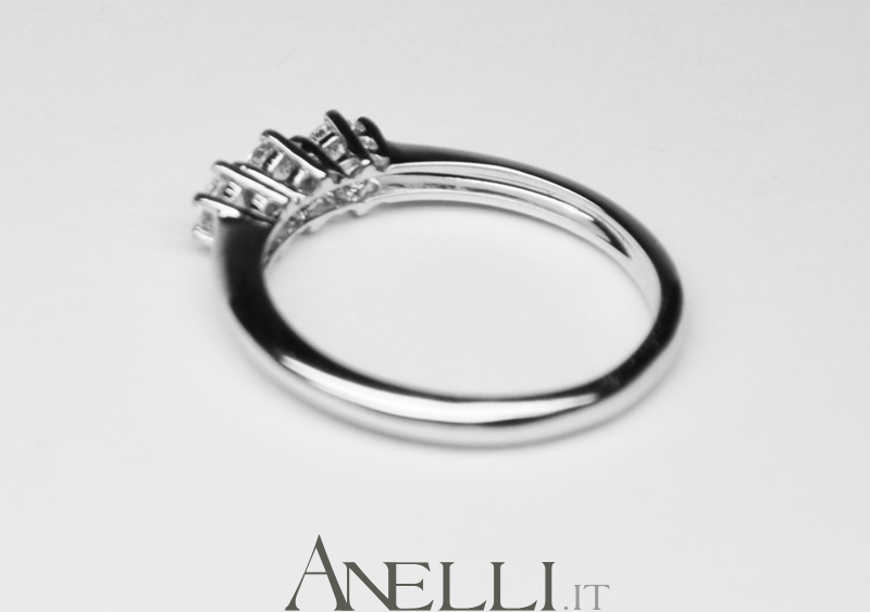 Anello Trilogy Diamanti 0,36 carati D-VVS1-6 Anello Trilogy Diamanti 0,36 carati D-VVS1-6