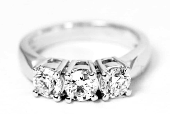 Anello Trilogy con 3 Diamanti naturali colore G purezza VS1 (un carato) GIA
