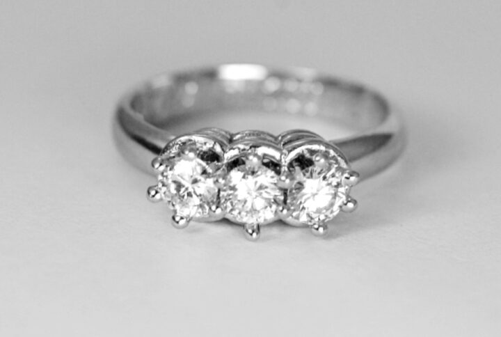 Anello Trilogy di 1,20 carati GIA