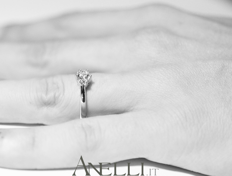Solitario Classico con Diamante 0,38 ct colore D purezza VS1-3