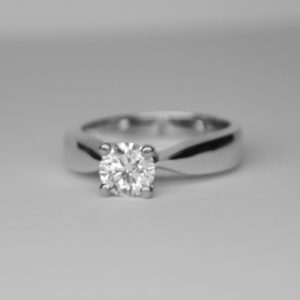 Solitario-con-Diamante-045-carati-colore-G-purezza-IF-6