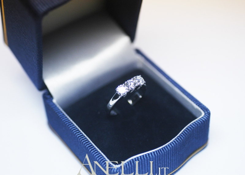 anello-3-diamanti-0-54-carati-d-vvs1-1 anello-3-diamanti-0-54-carati-d-vvs1-1