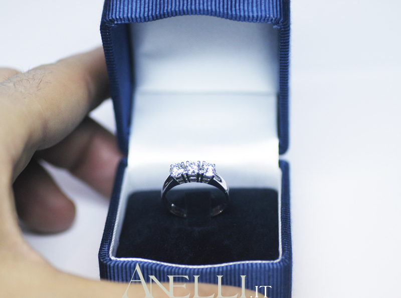 anello-3-diamanti-0-54-carati-d-vvs1-3 anello-3-diamanti-0-54-carati-d-vvs1-3