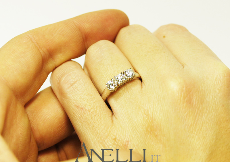 anello-3-diamanti-0-54-carati-d-vvs1-4 anello-3-diamanti-0-54-carati-d-vvs1-4