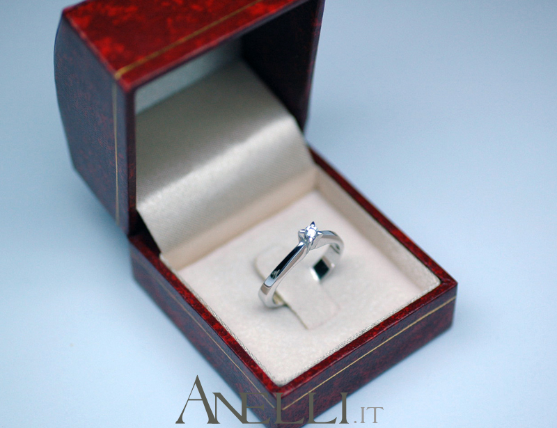 anello-con-diamante-solitario-0-10-carati-f-vvs1-3 anello-con-diamante-solitario-0-10-carati-f-vvs1-3
