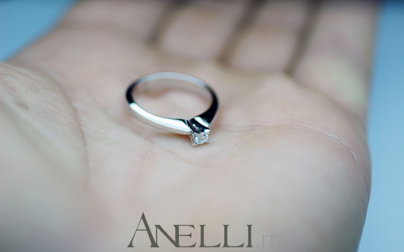 anello-con-diamante-solitario-0-10-carati-f-vvs1-4 anello-con-diamante-solitario-0-10-carati-f-vvs1-4