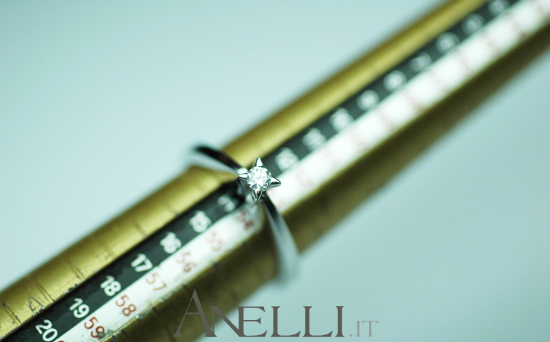 anello-con-diamante-solitario-0-10-carati-f-vvs1-6 anello-con-diamante-solitario-0-10-carati-f-vvs1-6