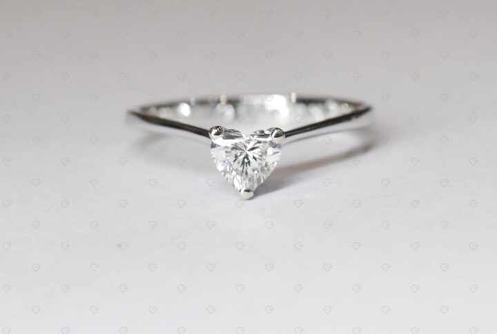 anello-diamante-cuore-0-50-f-vvs1-1