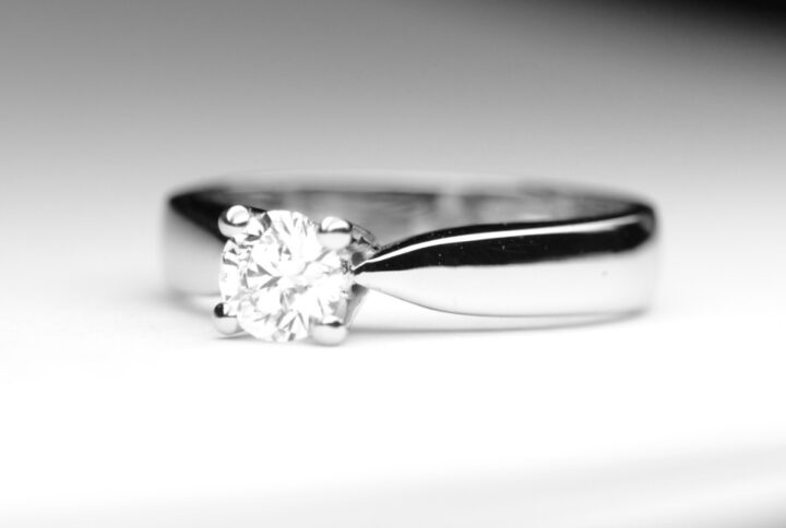 anello-fidanzamento-0-40-carati-colore-g-purezza-vvs1