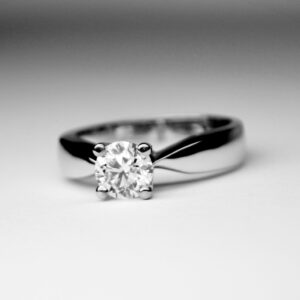 anello-proposta-di-matrimonio-0-48-d-if-scaled