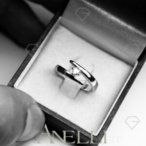anello-solitario-0-085-carati-1