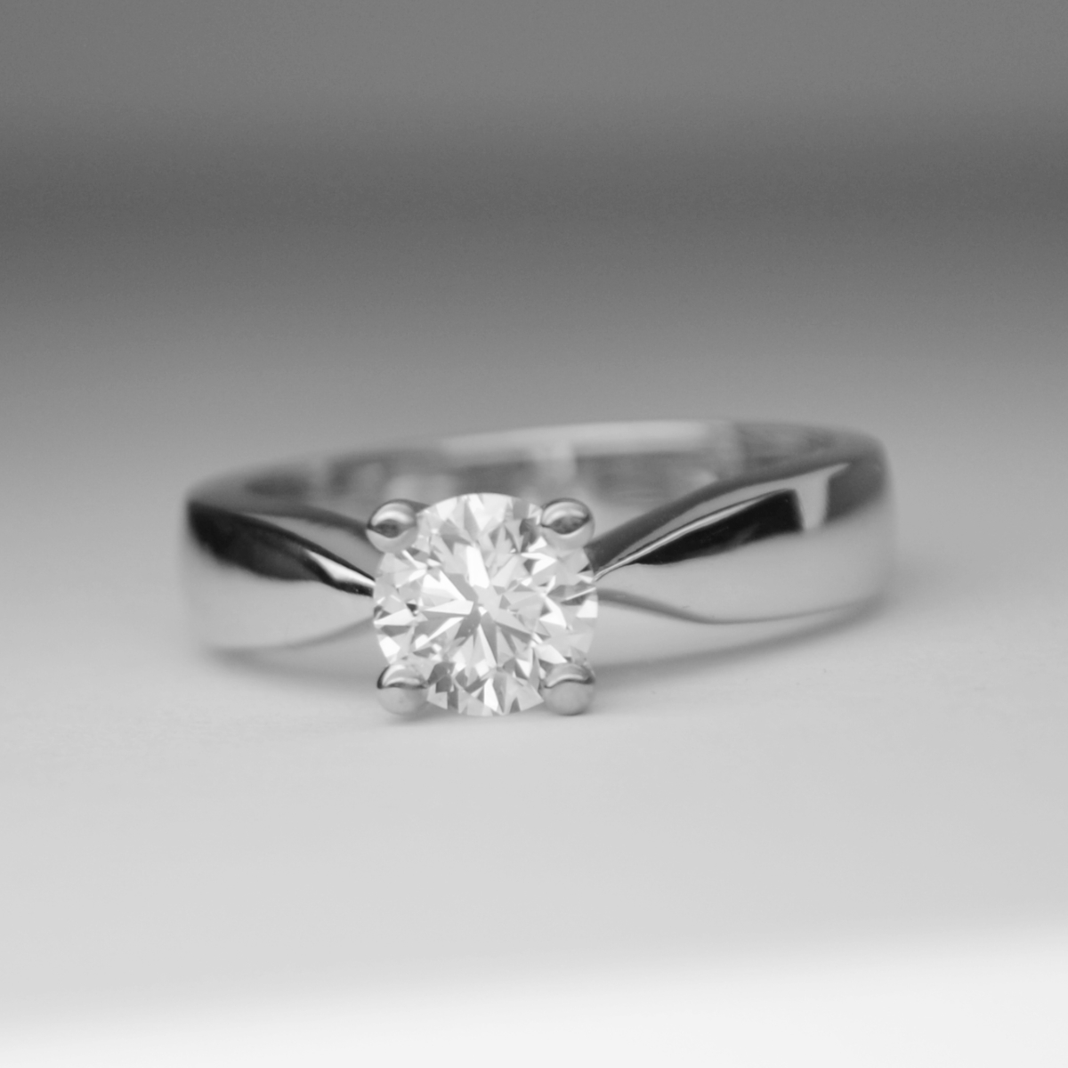 anello-solitario-0-40-carati-colore-e-purezza-if-4