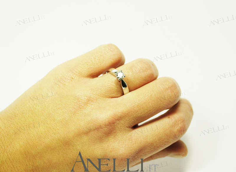 anello-solitario-0-40-carati-colore-e-purezza-if-z