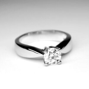 anello-solitario-0-40-carati-colore-e-purezza-vs2-3