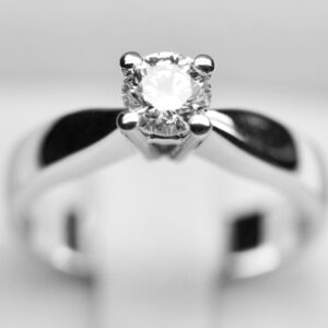 anello-solitario-0-40-carati-colore-h-purezza-vs2
