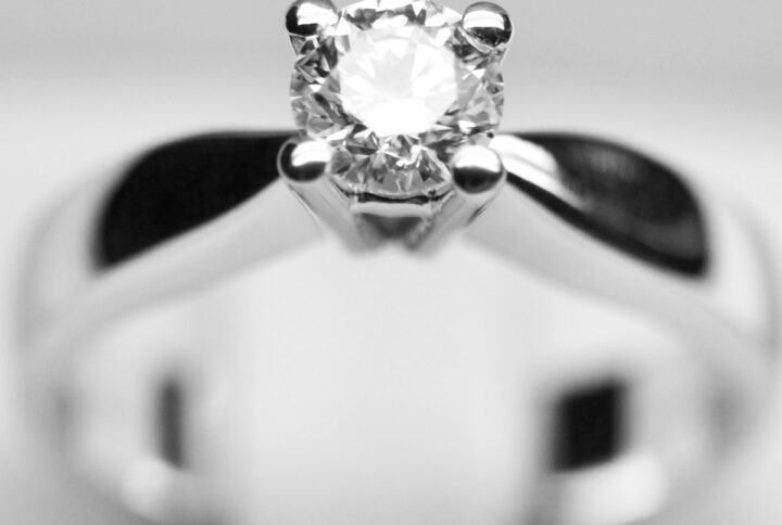 anello-solitario-0-40-carati-colore-h-purezza-vs2
