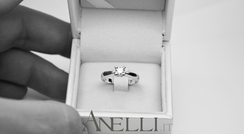 anello-solitario-030-carati-1 anello-solitario-030-carati-1