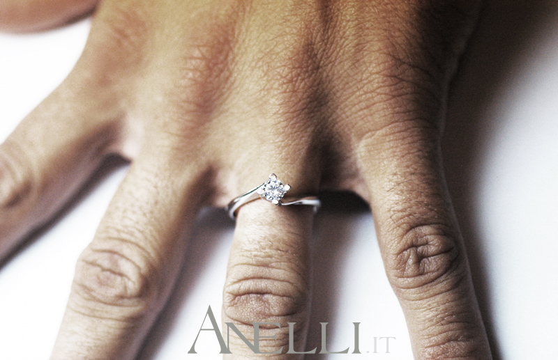anello-solitario-con-diamante-0-35-carati-colore-f-purezza-vvs1-3 anello-solitario-con-diamante-0-35-carati-colore-f-purezza-vvs1-3