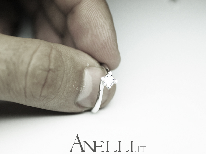 anello-solitario-con-diamante-0-35-carati-colore-f-purezza-vvs1-6 anello-solitario-con-diamante-0-35-carati-colore-f-purezza-vvs1-6