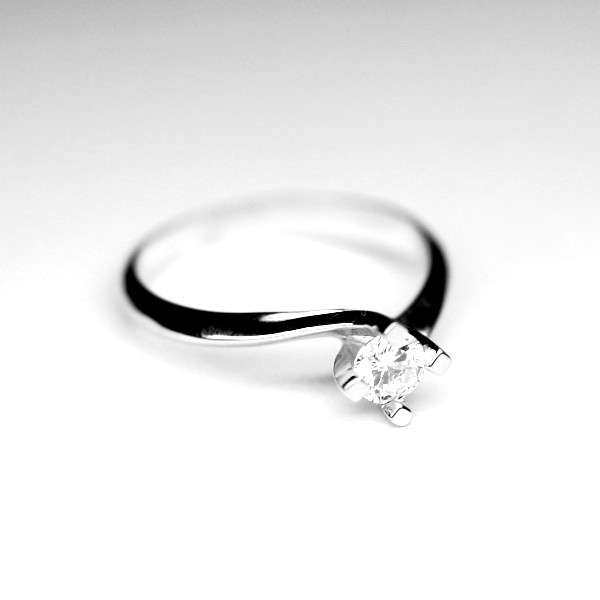 anello-solitario-con-diamante-0-35-carati-colore-f-purezza-vvs1-8