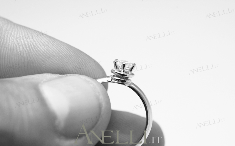 anello-solitario-con-diamante-di-0-32-f-vs1-9 anello-solitario-con-diamante-di-0-32-f-vs1-9