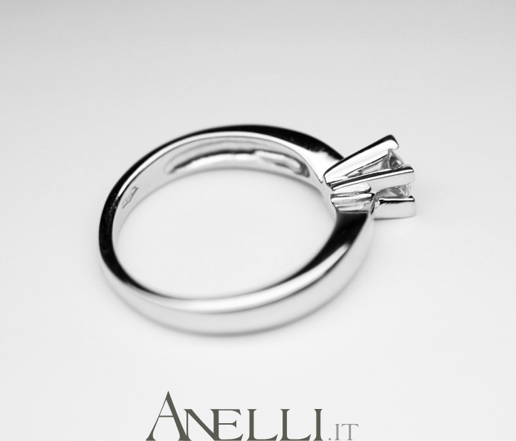 anello-solitario-con-griffe-a-triangolo-6 anello-solitario-con-griffe-a-triangolo-6