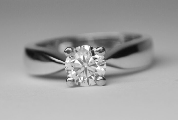 anello-solitario-di-mezzo-carato-g-vs1-4