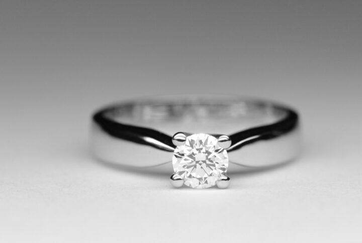 anello-solitario-di-mezzo-carato-h-vs2-1-scaled