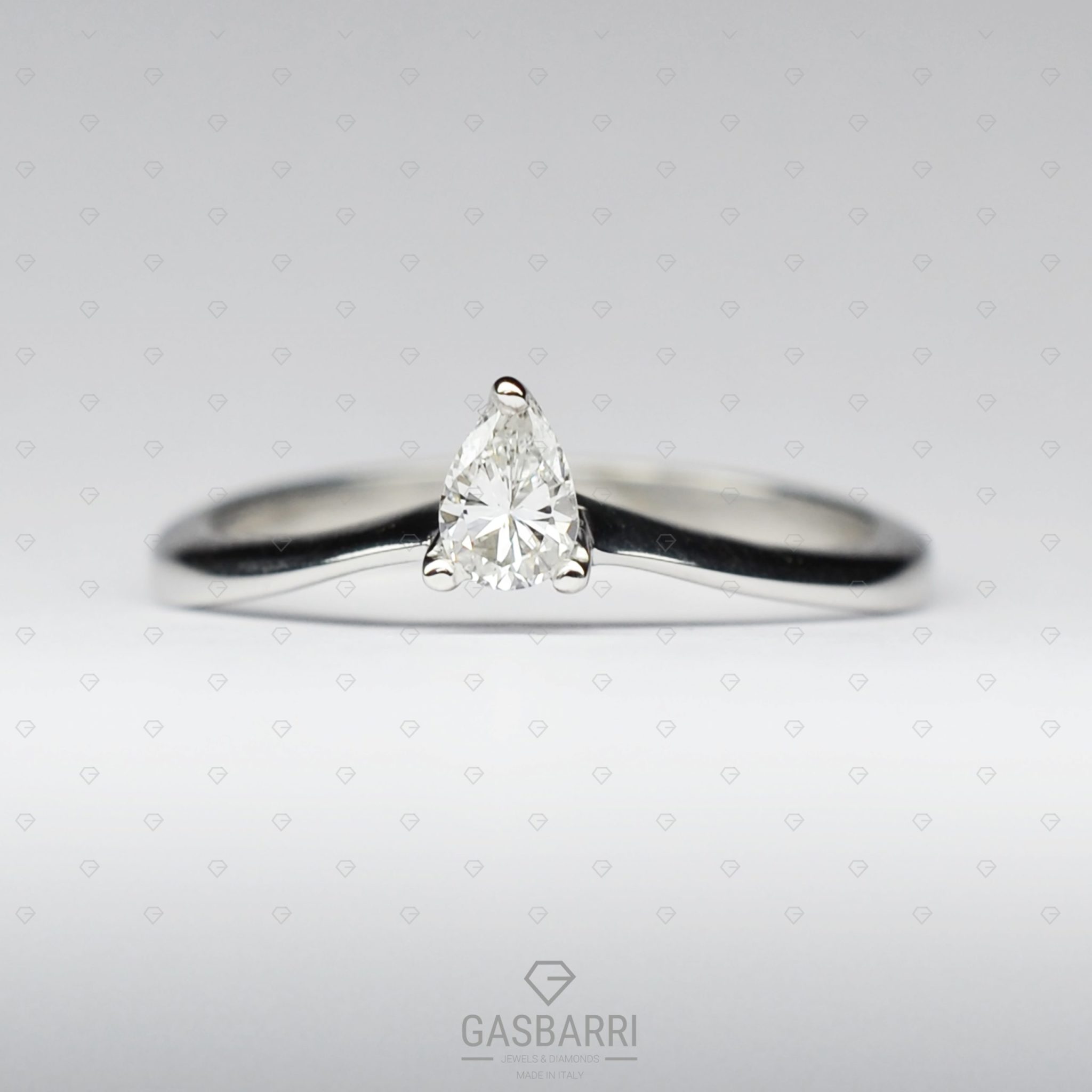 anello-solitario-diamante-a-goccia-2 anello-solitario-diamante-a-goccia-2