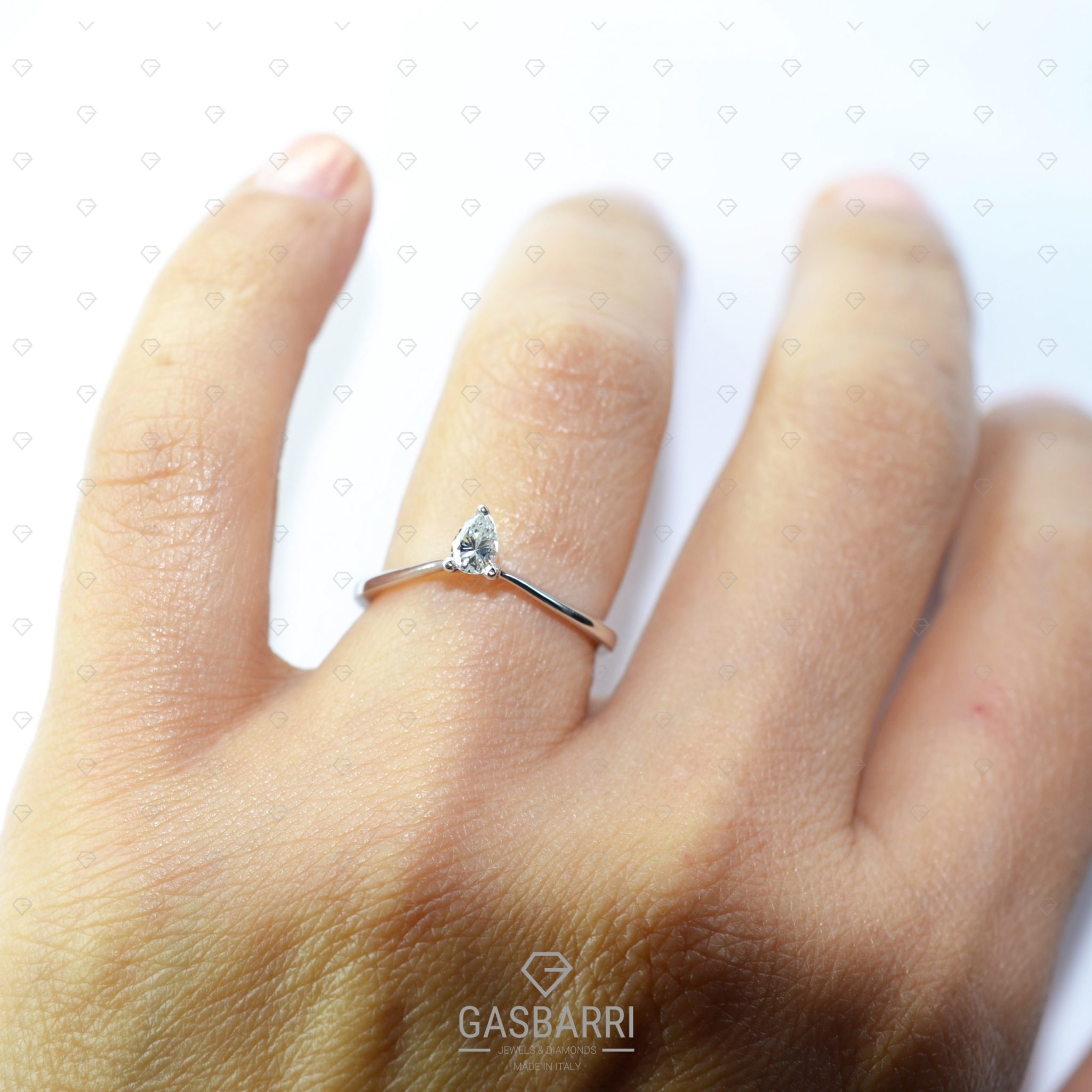 anello-solitario-diamante-a-goccia-3 anello-solitario-diamante-a-goccia-3