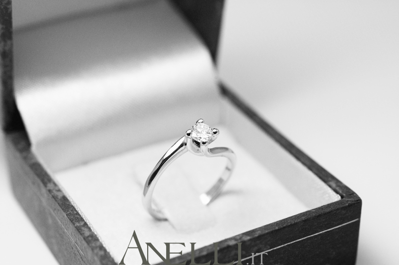 anello-solitario-valentino-0-20-carati-colore-d-purezza-vvs1-3_2 anello-solitario-valentino-0-20-carati-colore-d-purezza-vvs1-3_2