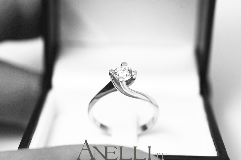 anello-solitario-valentino-0-45-carati-g-color-vs1-1 anello-solitario-valentino-0-45-carati-g-color-vs1-1