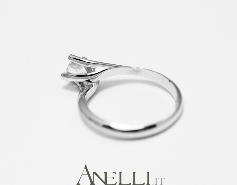 anello-solitario-valentino-0-45-carati-g-color-vs1-3 anello-solitario-valentino-0-45-carati-g-color-vs1-3