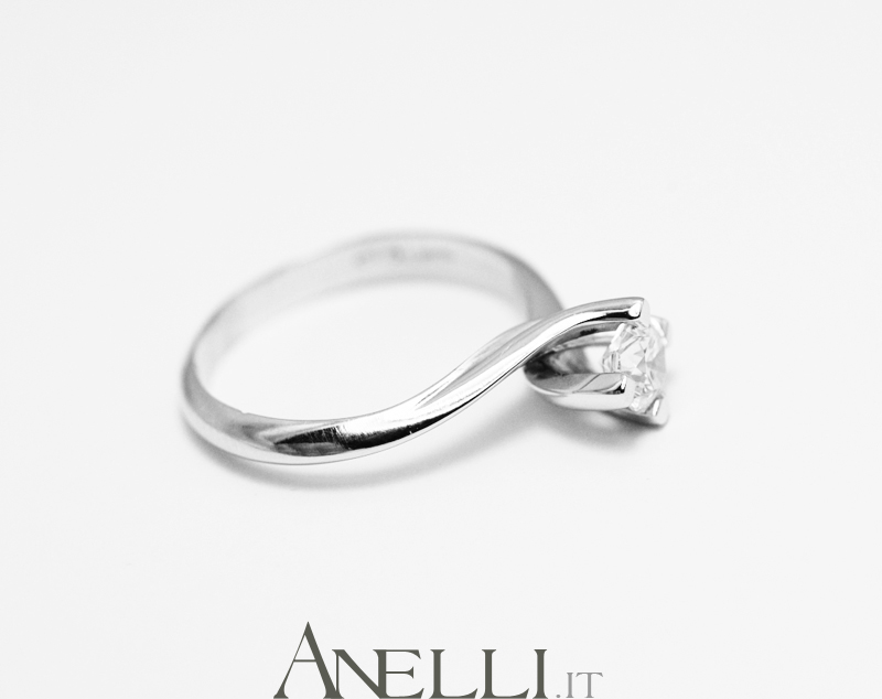 anello-solitario-valentino-0-45-carati-g-color-vs1-5 anello-solitario-valentino-0-45-carati-g-color-vs1-5