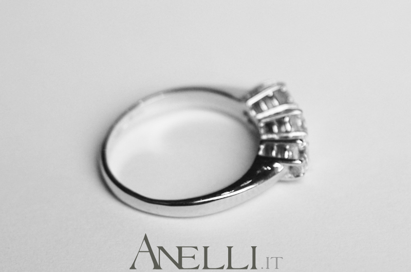 anello-trilogy-classico-0-75-carati-f-vs1-4 anello-trilogy-classico-0-75-carati-f-vs1-4